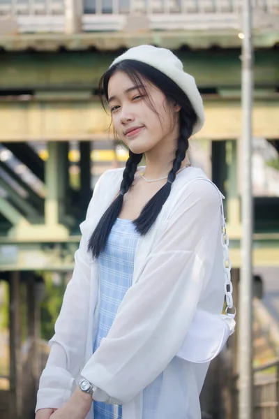 Ásia Tailandês Adolescente Azul Vestido Bonito Menina Sorriso Relaxar — Fotografia de Stock