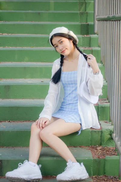 Ásia Tailandês Adolescente Azul Vestido Bonito Menina Sorriso Relaxar — Fotografia de Stock