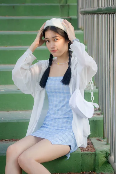 Ázsiai Thai Tini Kék Ruha Gyönyörű Lány Mosoly Pihenés — Stock Fotó