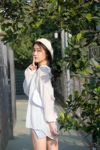 Asia thai teen blue dress güzel kız gülümse ve rahatla