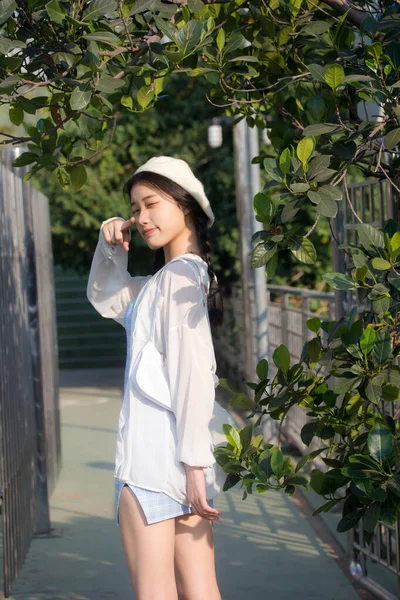 Asia thai teen blue dress güzel kız gülümse ve rahatla