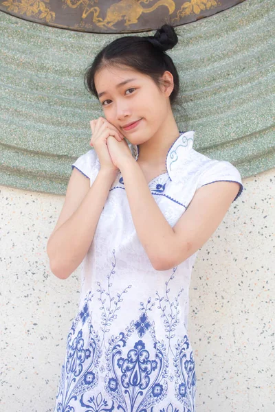 Asia Thai Teen White Dress Beautiful Girl Smile Relax — Stock Photo, Image