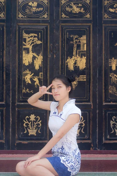 Asia Thai Teen Vestito Bianco Bella Ragazza Sorriso Relax — Foto Stock