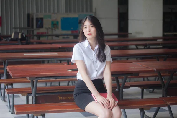 泰国女大学生休息 — 图库照片