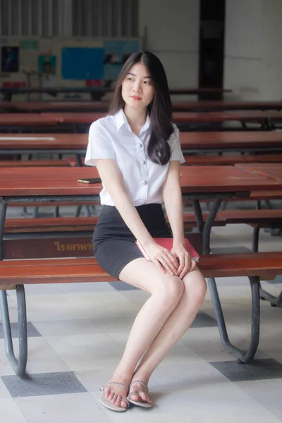 Tailandês Estudante Universitário Feminino Descansando — Fotografia de Stock