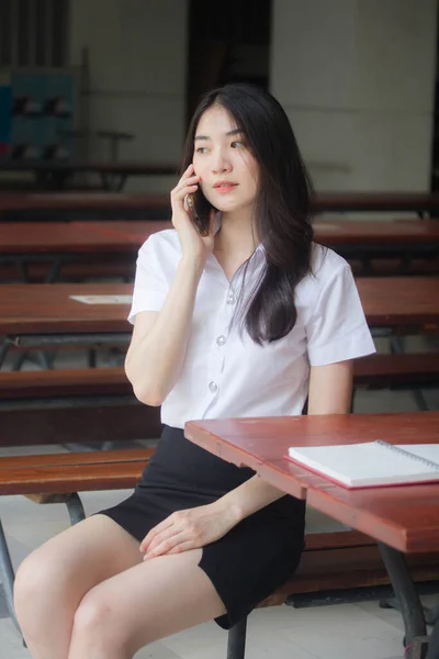 Porträtt Thai Vuxen Kontor Flicka Ringer Smartphone — Stockfoto