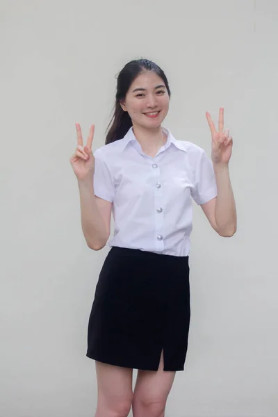 タイの成人女子大生制服美少女勝利 — ストック写真