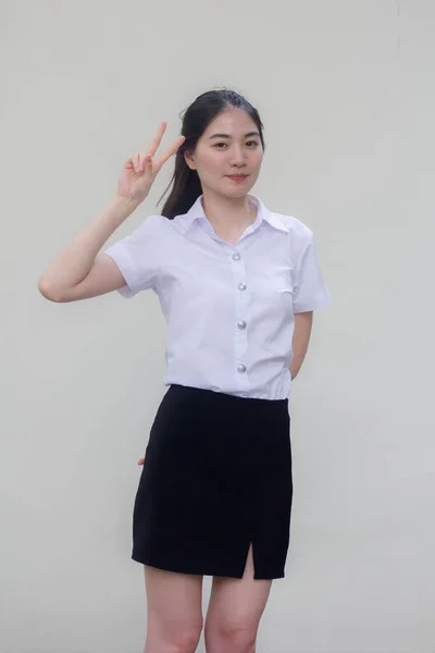 Tajski Dorosły Student Uniwersytet Mundur Piękny Dziewczyna Zwycięstwo — Zdjęcie stockowe