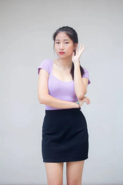 Portret Van Thai Volwassen Kantoor Meisje Luisteren — Stockfoto