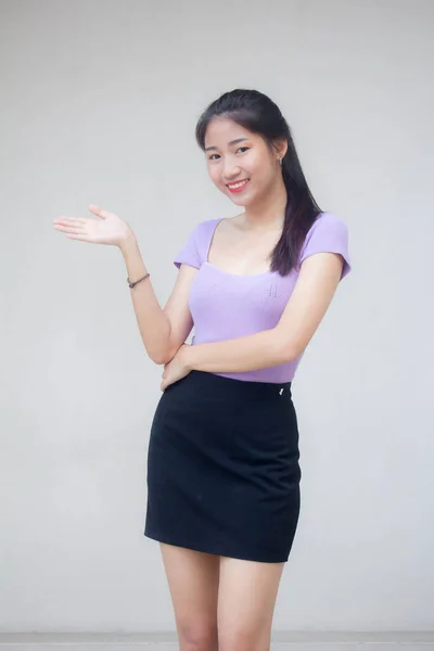 Portrét Thajské Dospělé Kanceláře Dívka Show Ruku — Stock fotografie