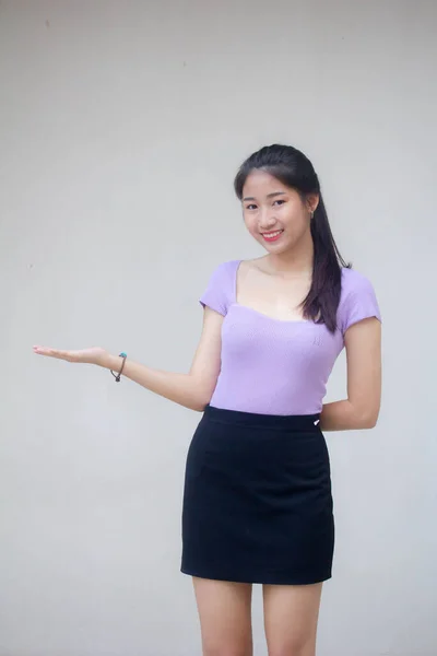 Portret Tajski Dorosłych Biuro Dziewczyna Pokazać Ręka — Zdjęcie stockowe