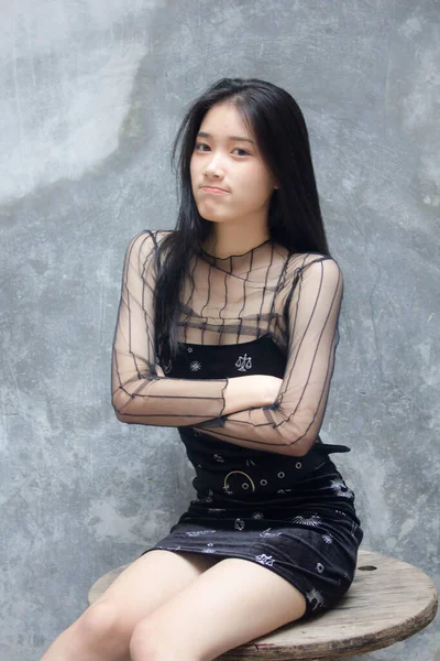 Azië Thai Tiener Zwart Jurk Mooi Meisje Glimlach Ontspannen — Stockfoto