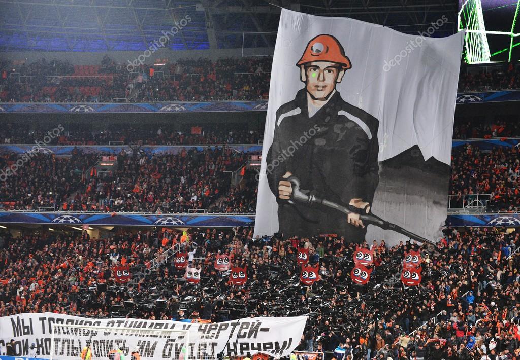Ultras Shakhtar Donetsk, football fans — Foto editorial de stock