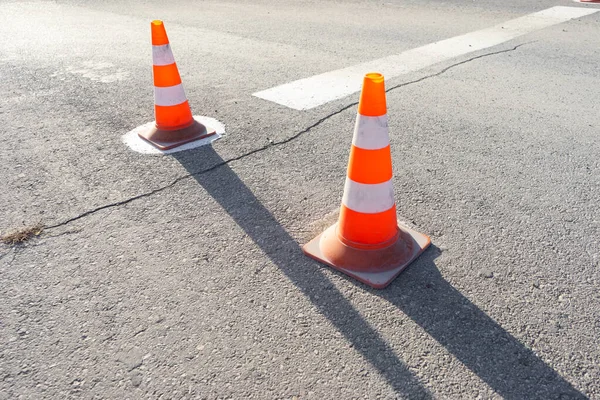 Warnkegel Auf Der Straße Fahrschulen Oder Baustellen Für Ein Auto — Stockfoto