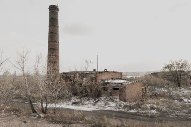 Terk edilmiş bir bina askeri bir üssü yok etti