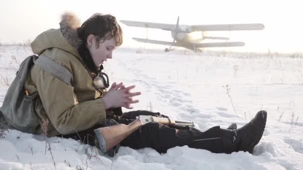 Niño Sentado Parte Delantera Del Planeador Aire Mundo Después Del — Vídeo de stock