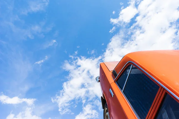 Dach Und Kofferraum Des Autos Hintergrund Des Himmels Das Auto — Stockfoto