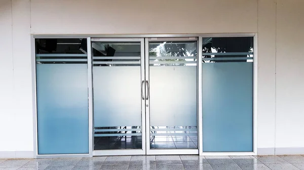 Doppie Porte Vetro Della Sala Riunioni Con Riflesso Nel Liceo — Foto Stock