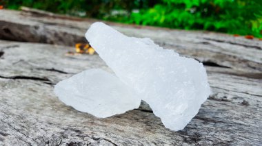 Tahtada alüminyum. Vücut deodorantı kavramı