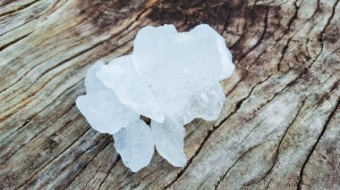 Tahtada alüminyum. Vücut deodorantı kavramı