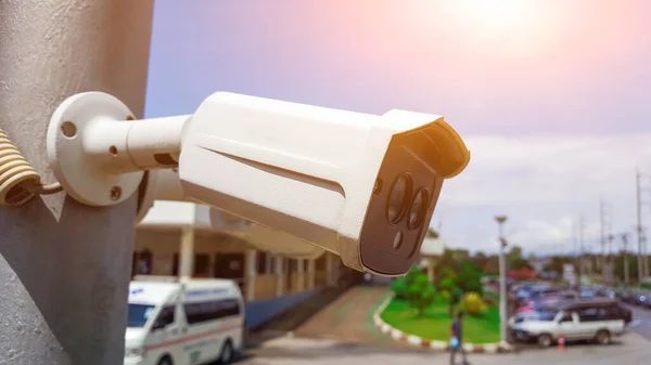 İnsanların güvenliğini izlemek için kutba güvenlik kamerası yerleştirildi