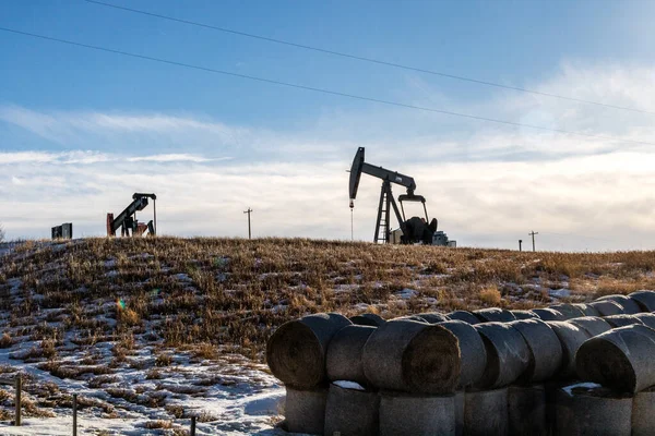 Ovalarda petrol pompaları, Rockyview Country, Alberta, Kanada