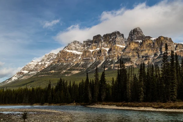 Castle Mountain Río Bow Mediados Primavera —  Fotos de Stock