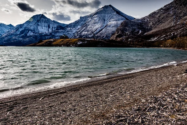 Agua Agitada Lago Middle Waterton Waterton Lakes National Park Alberta — Foto de Stock