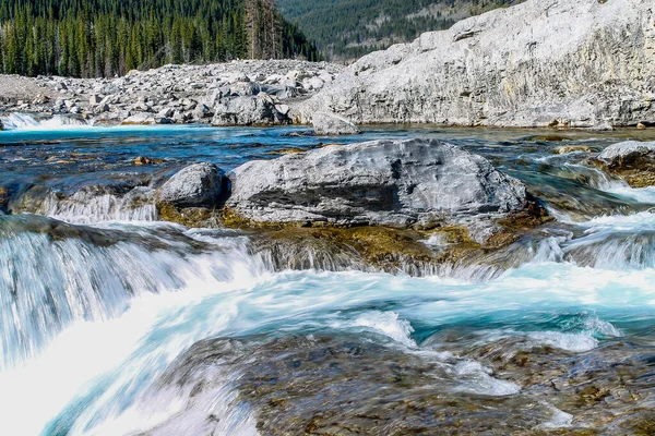 Aguas Cabeza Del Río Elbow Cerca Las Cataratas Elbow Falls — Foto de Stock