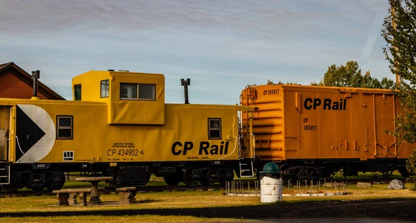 Cabujón Ferrocarril Vagón Caja Por Estación Tren Bieseker Alberta Canadá —  Fotos de Stock