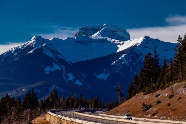 Dirigindo Para Parque Frente Para Monte Bourgeau Banff National Park — Fotografia de Stock