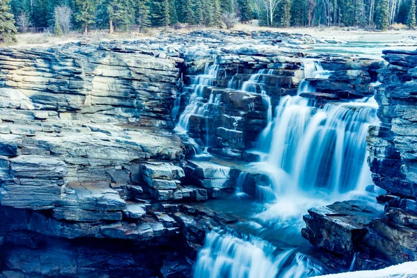 Agua Truena Sobre Las Cataratas Athabasca Parque Nacional Jasper Alberta — Foto de Stock