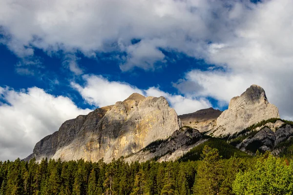 Blick Vom Park Auf Die Rocky Mountains Canmore Nordic Alberta — Stockfoto