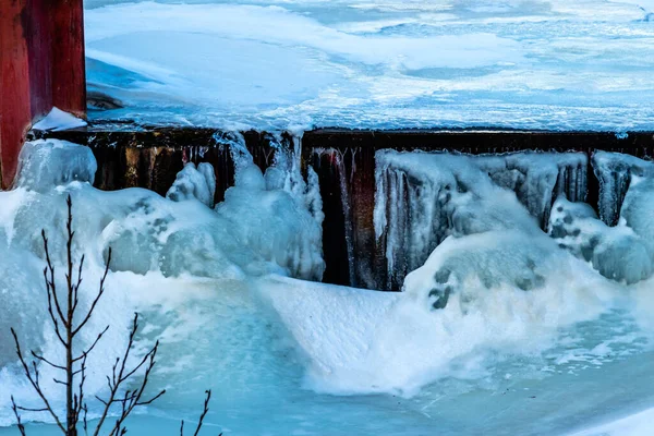 Göletin Hemen Altında Buzlu Taşma Var Sibbald Meadows Pond Dinlenme — Stok fotoğraf