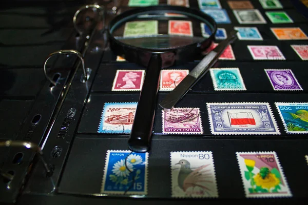 Filatelistisch Vergrootglas Pincet Klaar Zien Wereld Postzegel Collectie — Stockfoto