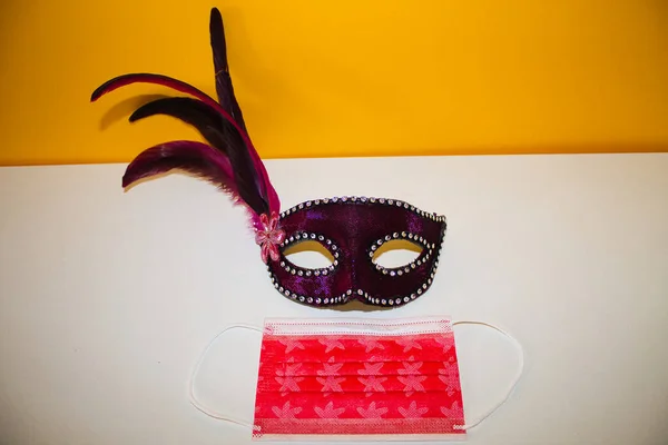 Purple Carnival Mask Yellow Background Red Sanitary Mask — Stock Photo, Image