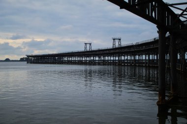 Rio Tinto Şirketi. Metal madeni iskelesi denize giriyor.