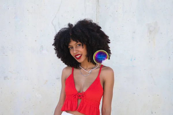 Bella Donna Afro Americana Che Gioca Con Bolle Sapone Donna — Foto Stock