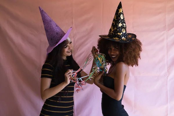 Twee Vrouwen Ene Blond Andere Afro Amerikaans Jong Mooi Hebben — Stockfoto