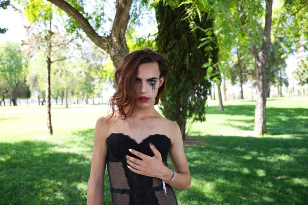 Joven Latina Transexual Vestida Con Lencería Negra Fina Mujer Está — Foto de Stock