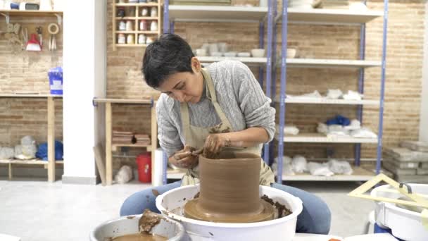Woman Working Clay Pottery Wheel — Stock Video