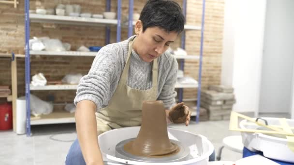 Woman Working Clay Pottery Wheel — Stock Video