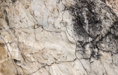 Taş bir duvarın dokusu. Eski kale taşından duvar dokusu. Arka plan ya da doku olarak taş duvar. Bir taş duvarın parçası, arkaplan veya doku için.