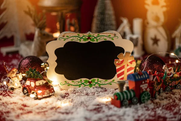 Noel süslemeleriyle çevrili fotokopi odası olan bir Noel bord 'u. Noel konsepti.