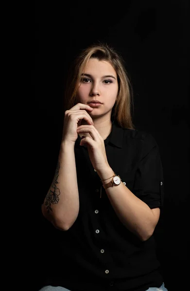 Studio Portrait Young Beautiful Girl Black Background Girl Black Shirt — Stock Photo, Image