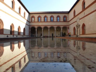 Milano 'daki güzel eski bina