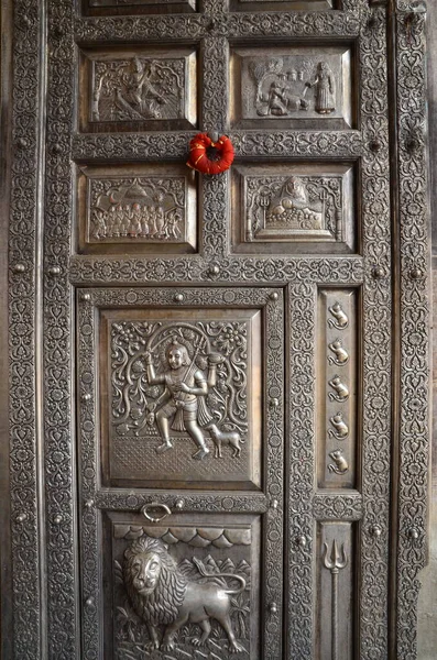Υπέροχη Ασημένια Πόρτα Στο Κάρνι Μάτα Ναός Των Αρουραίων Στο — Φωτογραφία Αρχείου