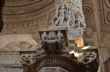 Chaumukha Mandir, bir masonluk şaheseri.