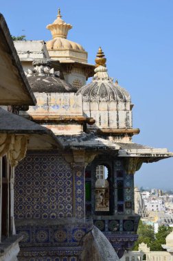 Udaipur şehir sarayındaki güzel mozaikler.