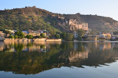 Rajasthan 'daki Taragarh kalesinin güzel manzarası.